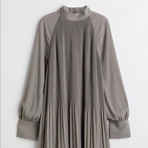 NWT 🏷 A-Line Pleated Dress